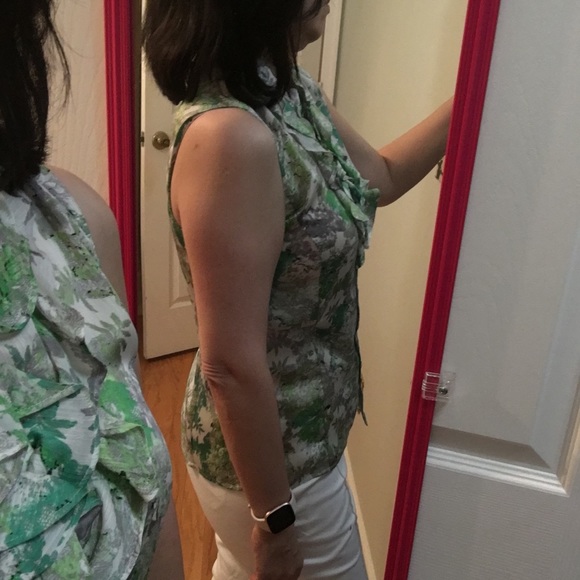 Tahari sleeveless top size medium - Picture 2 of 6